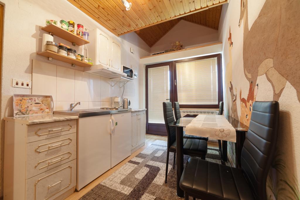 Apartment Luketic Слуни Экстерьер фото